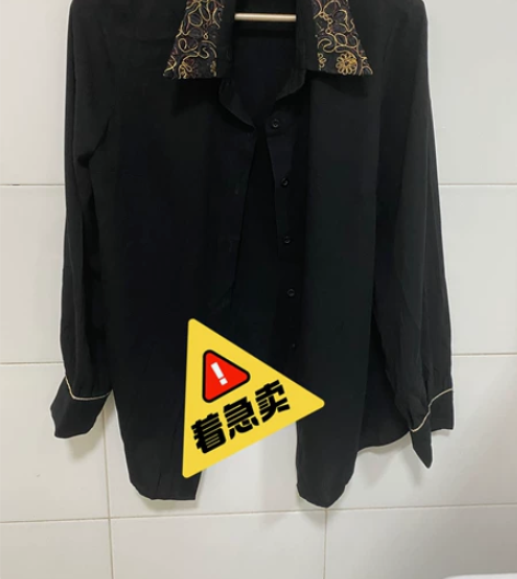 朝花夕拾黑色衬衫全新。 感兴趣的话点“我想...