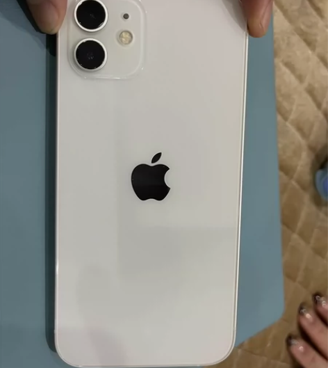 出一台一手自用苹果12 白色256G，20...
