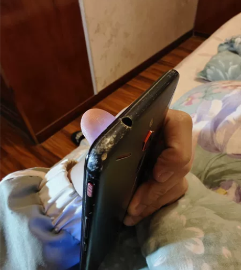 努比亚红魔1代，手机成色，比较差，适合学生...