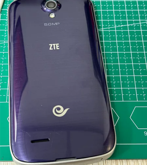 中兴ZET909手机，功能完好，可以当老人...