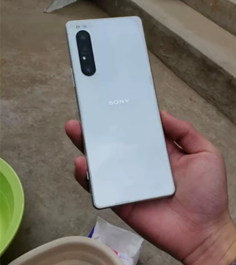 0205-6号sony xperia1ii...