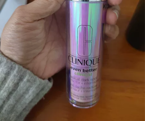 倩碧雷射淡斑精华液和海蓝之谜精粹水都一起卖...