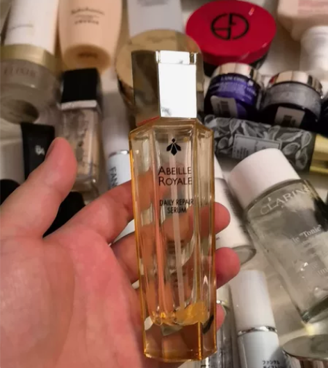 娇兰精华。还有1毫升。可以试用一下 感兴趣...