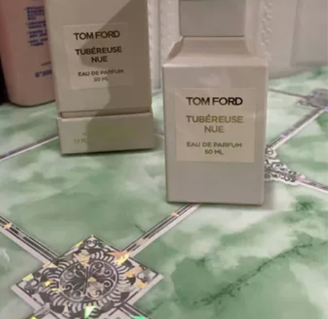 家里几个拆封自用香水闲置转让出，晚香玉，苦...