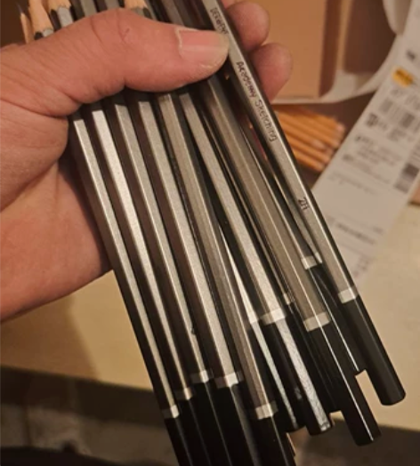 美术用品店不做了，闲置的素描铅笔一大堆，大...
