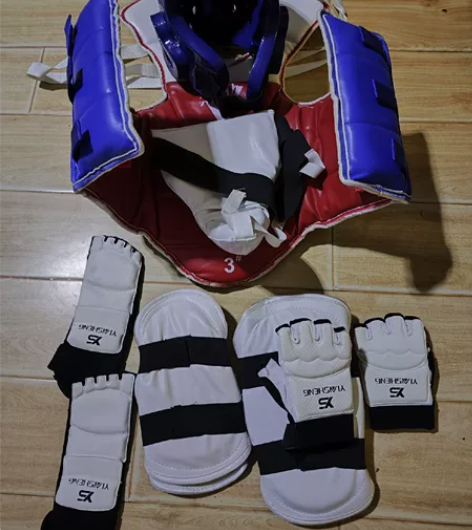 全新跆拳道护具，3号尺码，适合150-17...