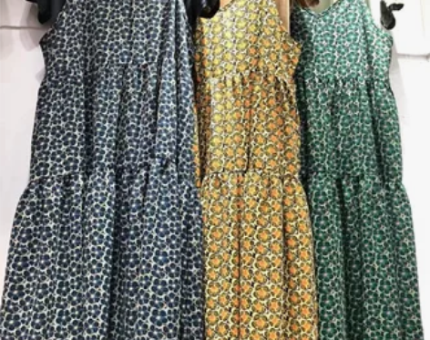 清新绿色吊碎花带裙,九成新,胸围106,裙...