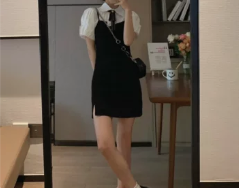 小由MONA家春夏别致独特设计感黑色内搭吊...