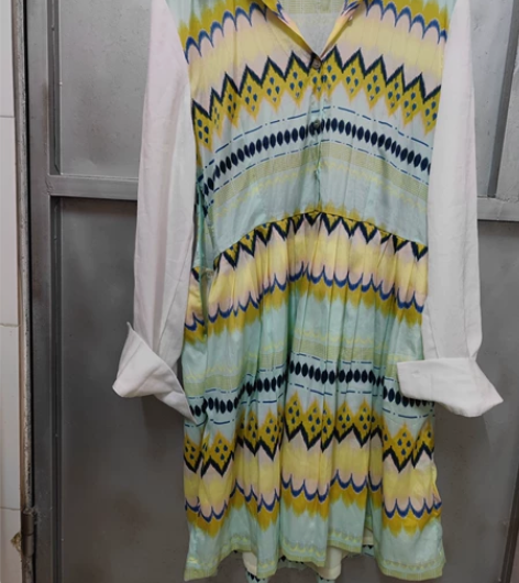 Lily连衣裙女 百褶裙摆，上身好看。长度...