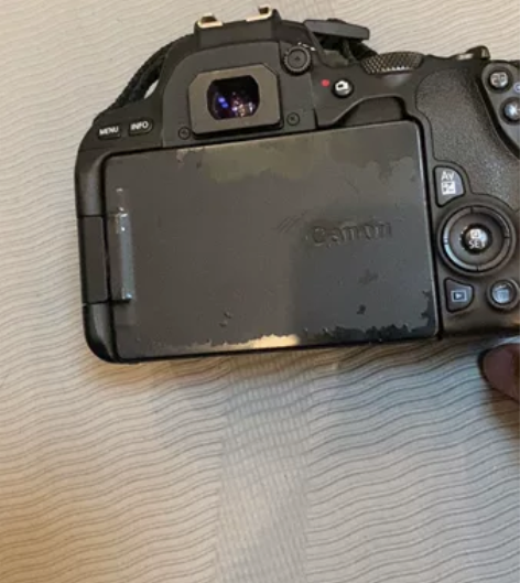 佳能EOS 200D一代有部分掉皮 套机含...