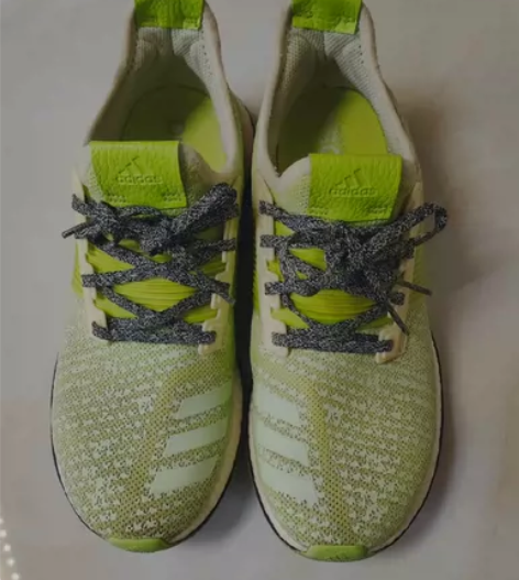 阿迪BOOST运动鞋，尺码41，鞋子脚弓部...