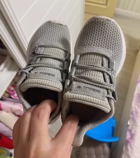 阿迪7.5K，新旧如图，两双包邮 感兴趣的...