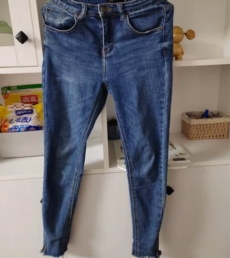 牛仔裤小脚修身 ，M码，7成新，某娅直播间...
