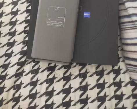 出一台vivox90黑色，昨天2月5号购入...