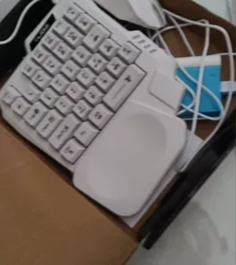 摩托罗拉s30背板边缘花一点屏幕撕开膜 感...