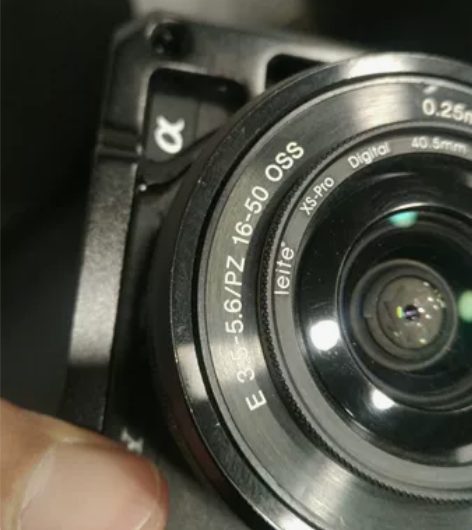 索尼a6400套机镜头，战斗成色，前面板有...
