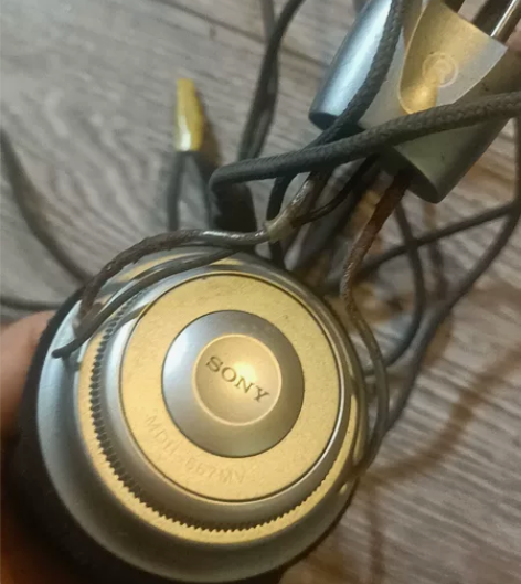 索尼MDR－667MV 老款 当配件卖 不...