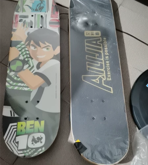 滑板两个，膜都没拆放家了单出左60右110...