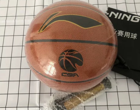 篮球是公司运动会发的奖品,家里用不到,出闲...