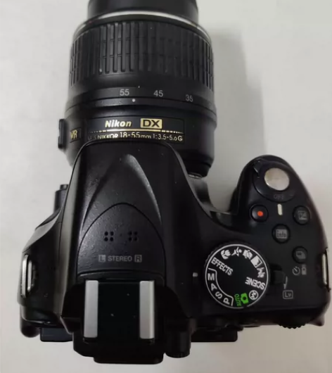 尼康D5200入门级单反，箱说全，原装充电...