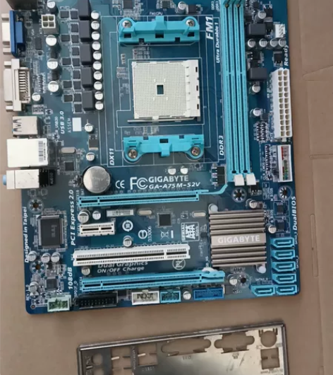 技嘉A75M-S2V 拆机主板有10片，带...