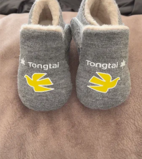 童泰加绒婴儿冬季软底鞋 110/54 ,两...