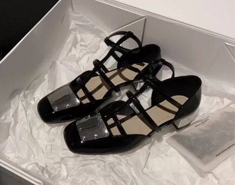 金属扣漆皮方头镂空绑带粗跟玛丽珍鞋女夏季新...