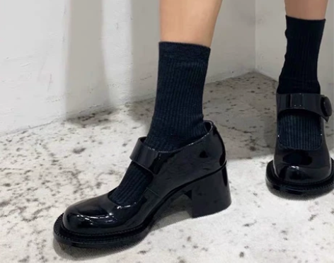 Mona同款玛丽珍鞋女 感兴趣的话点“我想...