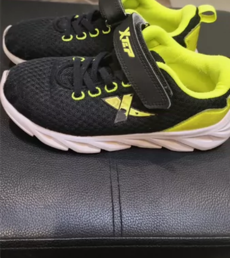 安踏运动鞋，20元一双都是自家孩子穿小了的...