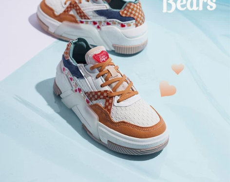 【关晓彤同款】安踏A道丨爱心小熊联名板鞋女...