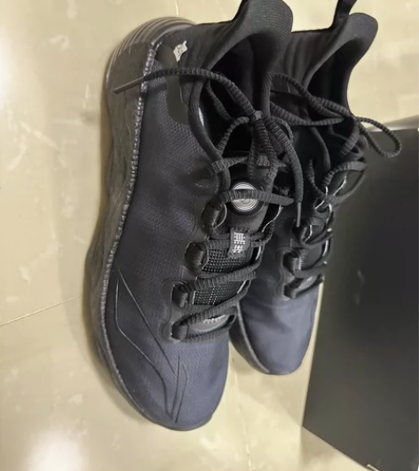 李宁运动鞋 无界43码九成新 无盒无盒 送...