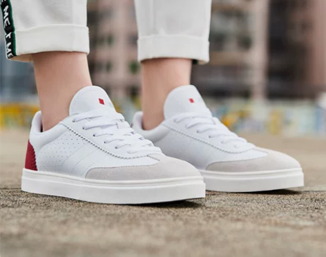 李宁休闲鞋女鞋2019新款耐磨休闲小白鞋时...