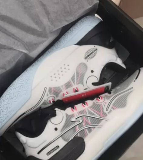 李宁篮球鞋驭帅16 V2 仅一双,43码保...