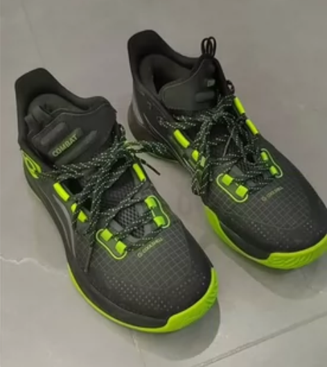 李宁运动鞋41码 只穿过一次基本全新 感兴...