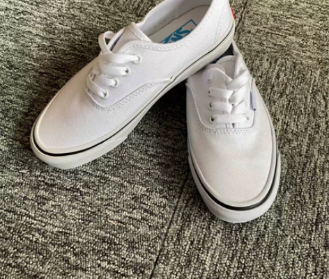 Vans 男女纯白低帮帆布板鞋 全新正品，...