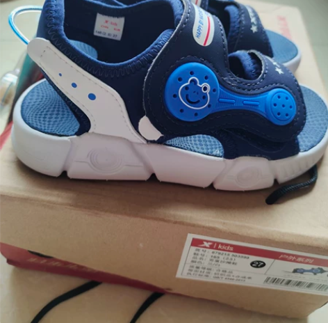 特步小童的防蚊鞋，买来一直没穿过，放小了全...