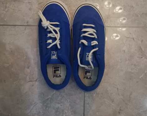 斐乐正品翻毛皮板鞋36码。全新 感兴趣的话...