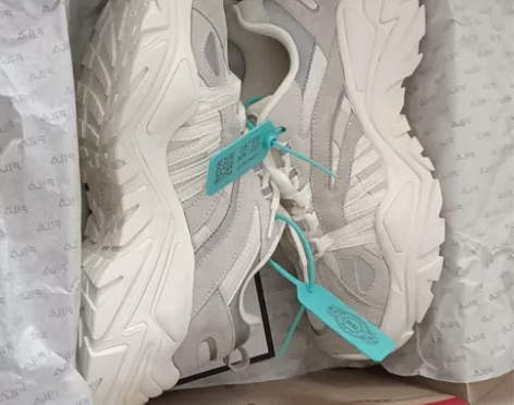 斐乐鱼刺 鞋码260鞋码偏小41可穿买来一...