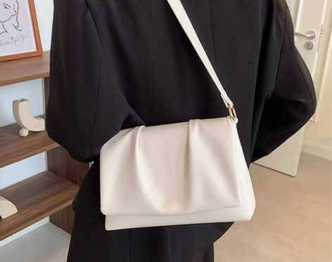 转卖天彩翼飞 女士包 感兴趣的话点“我想要...