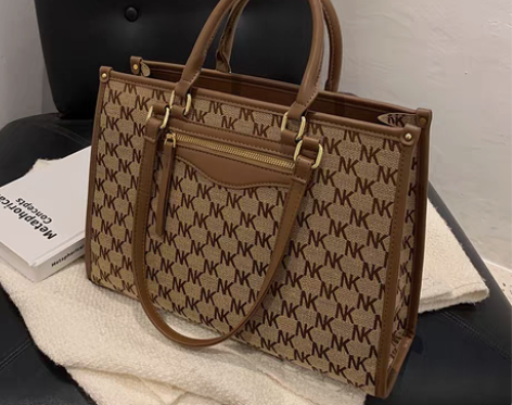 转卖大容量包包女2022新款时尚休闲单肩包...