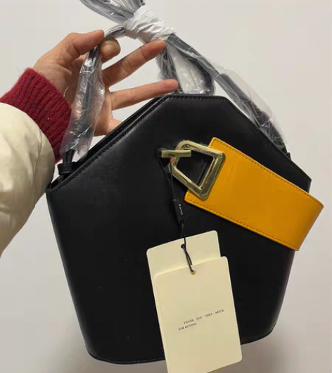 包邮品牌头层牛皮包包 全新Sani专柜正品...