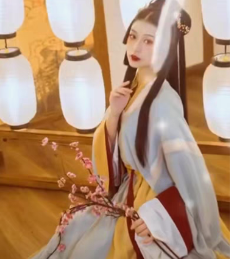 初一汉服魏晋风 中衣，黄色的那件，料子很轻...