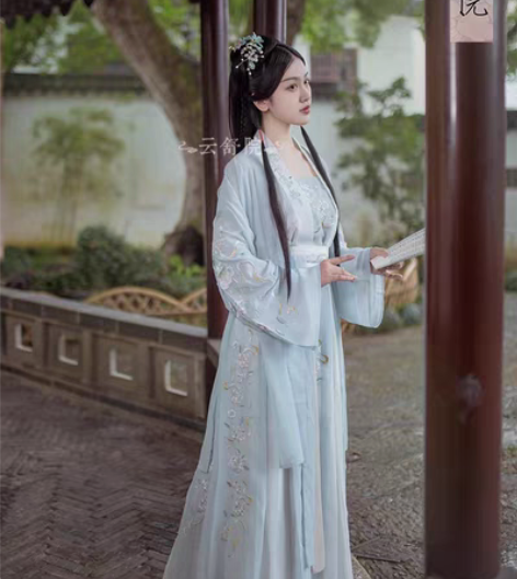 包邮出全新未穿，【芳草涧】云舒院汉服山茶绣...