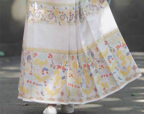 转卖品牌型号 ：兰若庭 汉服 如意松鼠 明...