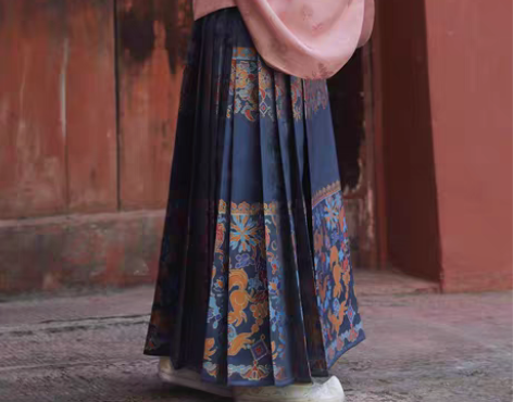 兰若庭正版原创汉服  如意松鼠马面裙交领上...