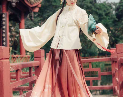 转卖都城南庄汉服冬季新款玉惊凤上袄原创绣花...