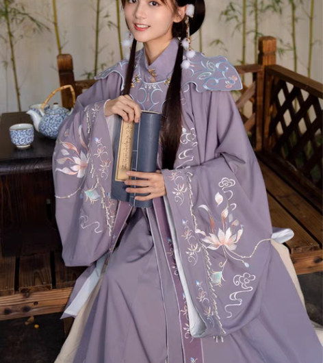 包邮急出。清梳西府幽兰 全新仅试穿。 三件...