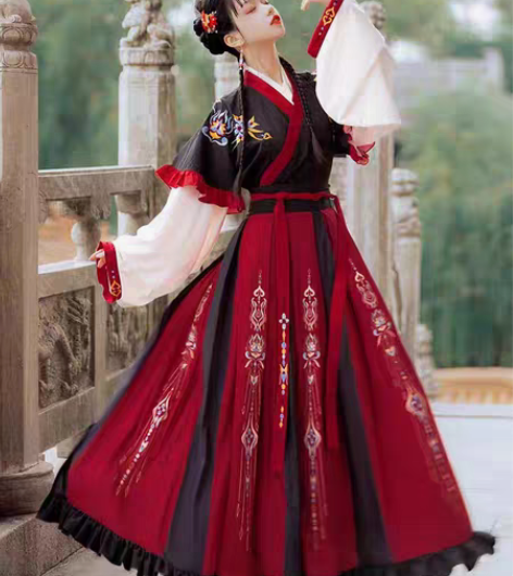 艺缕汉服，新入手没多久，价格可协商 刚入手...