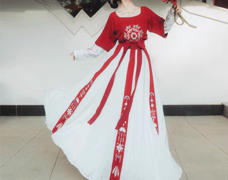 转卖艺缕 民族装舞台装 当初头脑一热想入汉...