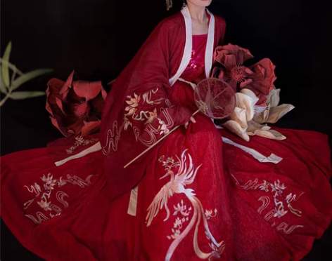 转卖999新，吊牌还在，只穿过一次，尺码对...